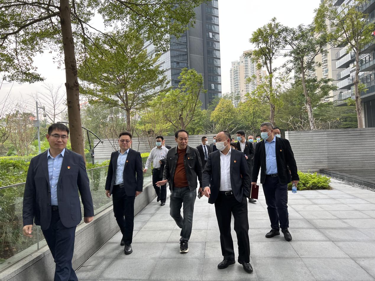 黨建引領(lǐng)物業(yè)服務行業(yè)高質(zhì)量發(fā)展 南山區(qū)物業(yè)管理指導委員會促進聯(lián)合會黨委與華僑城物業(yè)(集團)聯(lián)合開展主題黨日活動